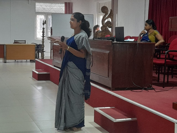 Homagama Economic Development Officers are informed about the importance of entrepreneurship development and how Economic Development Officers can contribute to it (2022-12-05)